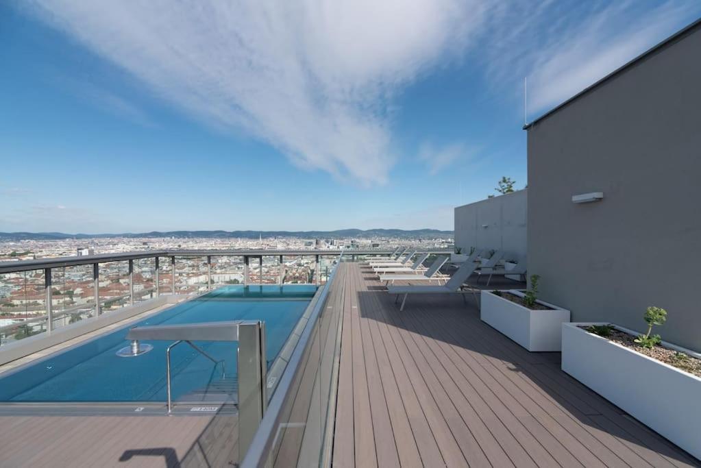Hoch Hinaus, Neu Und Stilvoll Mit Pool Am Dach Διαμέρισμα Βιέννη Εξωτερικό φωτογραφία