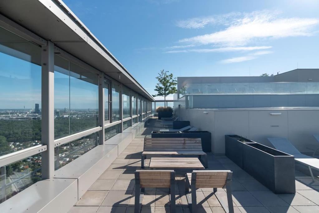 Hoch Hinaus, Neu Und Stilvoll Mit Pool Am Dach Διαμέρισμα Βιέννη Εξωτερικό φωτογραφία